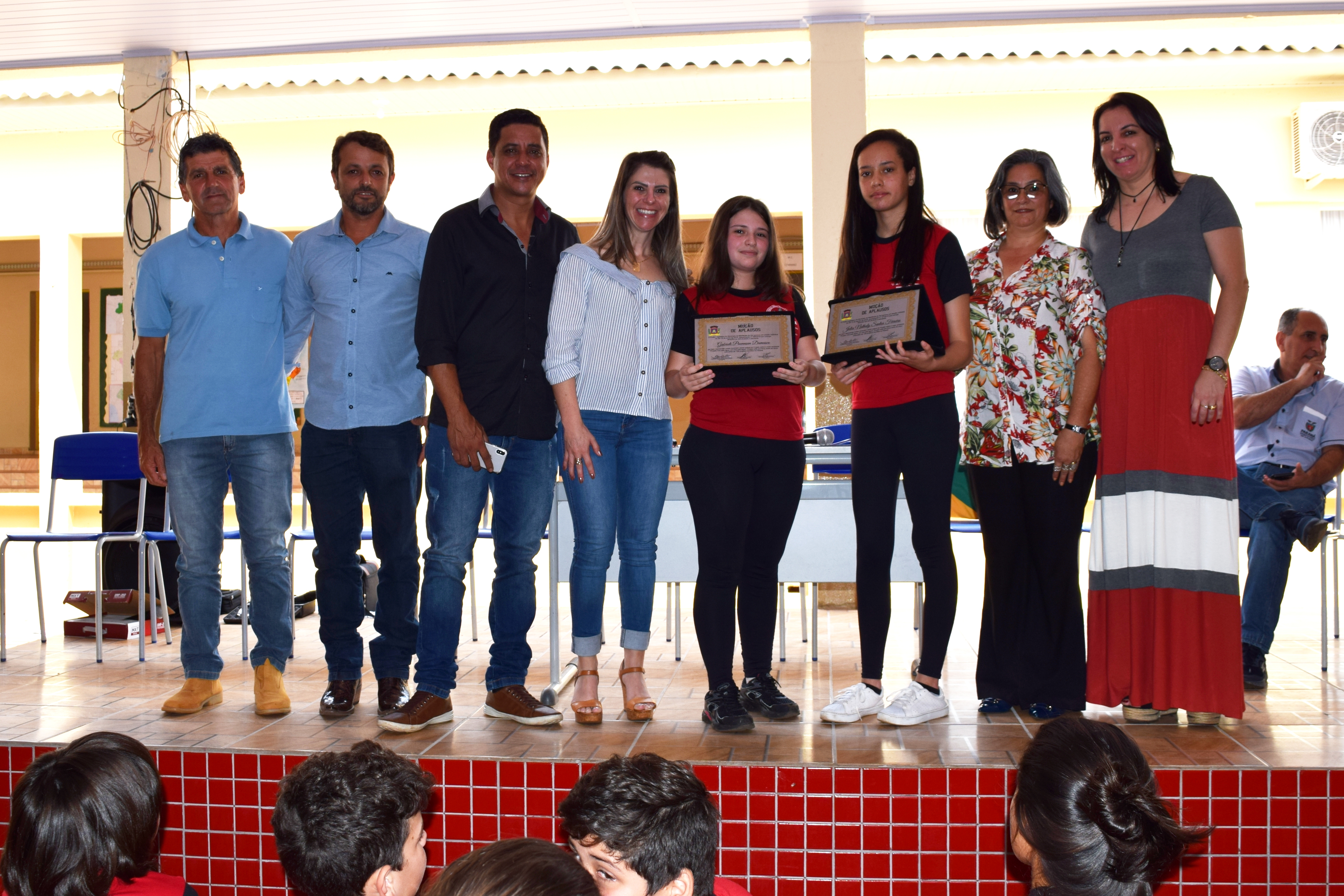 Homenagem as alunas Gabrielly e Julia